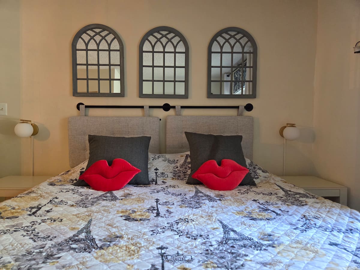 Bedroom 2 — king bed