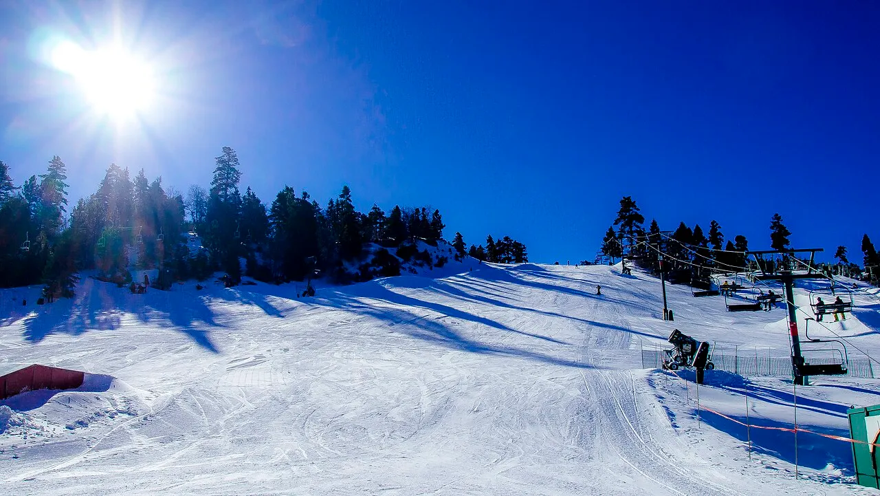 Beautiful day for Ski & Snowboarding.