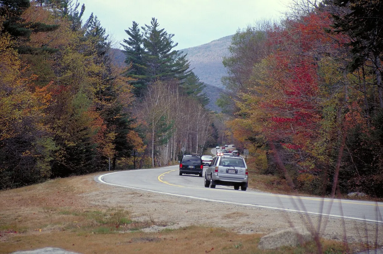 A bend in the Kancamagus Highway through the White Mountains