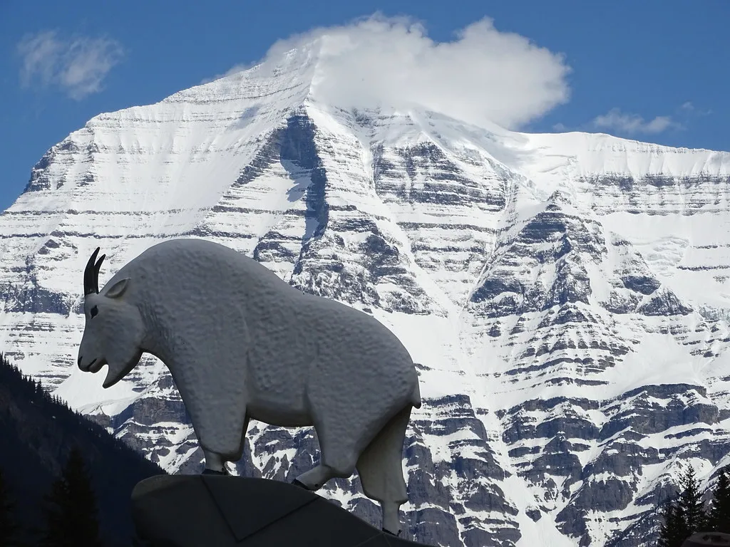Entrance to Mount Robson Provincial Park - Rocky Mountains - BC - Canada - 02