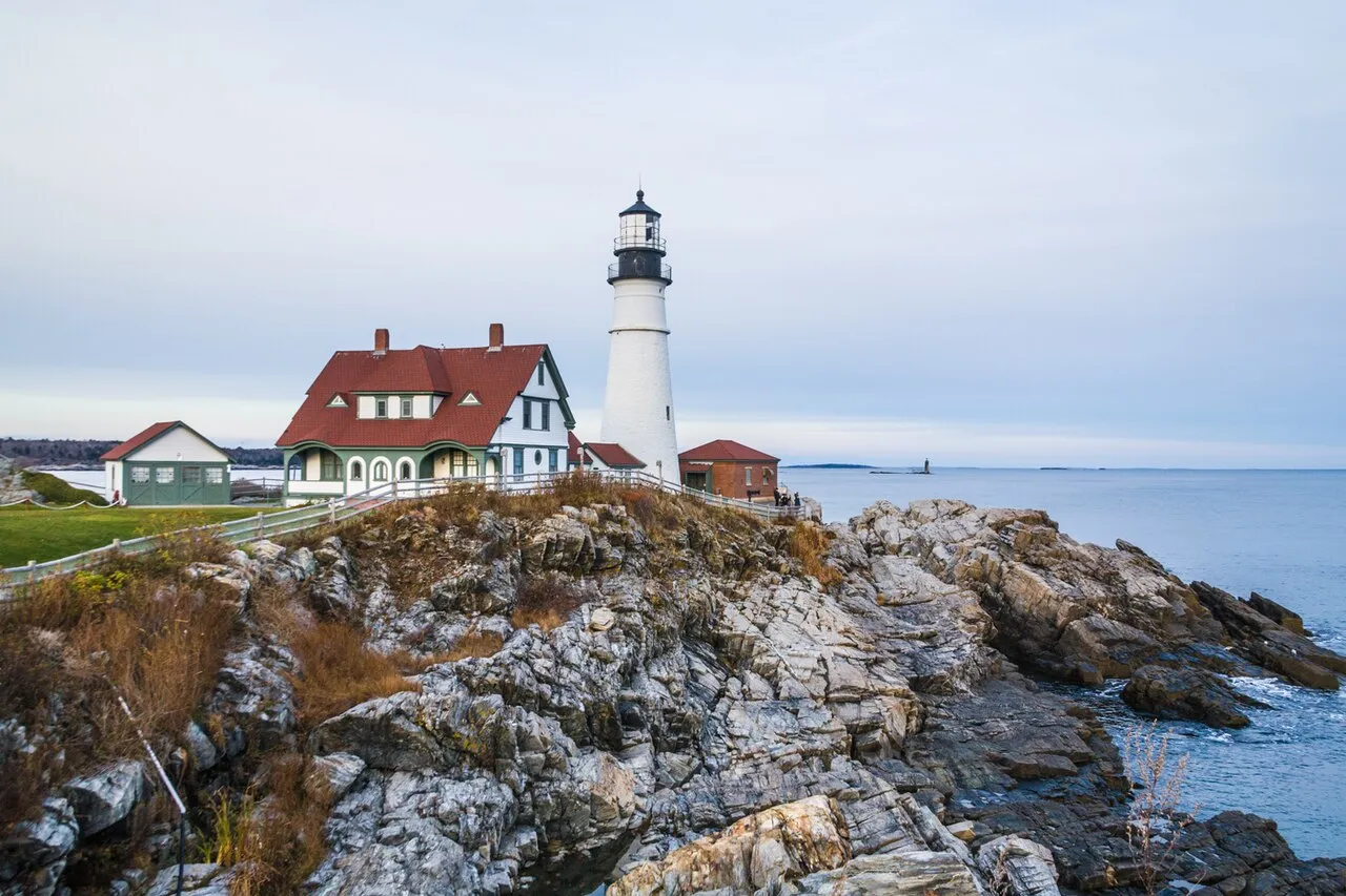 I will add another to the encyclopedic mass of photos of this light house.