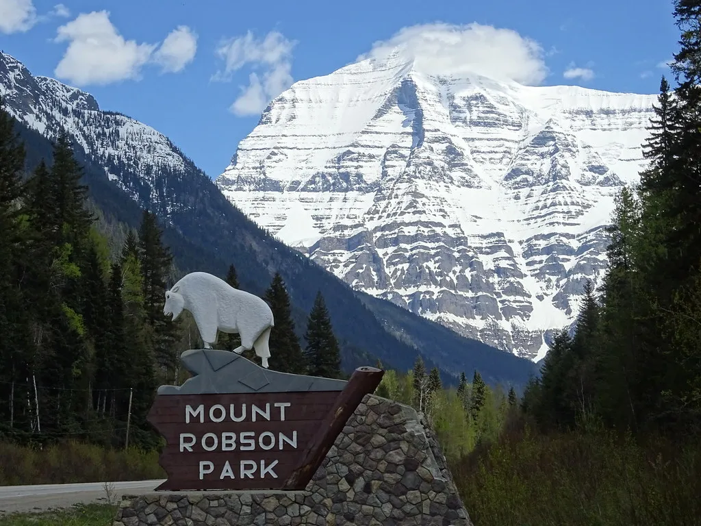 Entrance to Mount Robson Provincial Park - Rocky Mountains - BC - Canada - 01