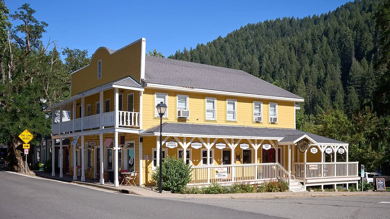 The Shoppes at Downieville (2026)-L1000676
