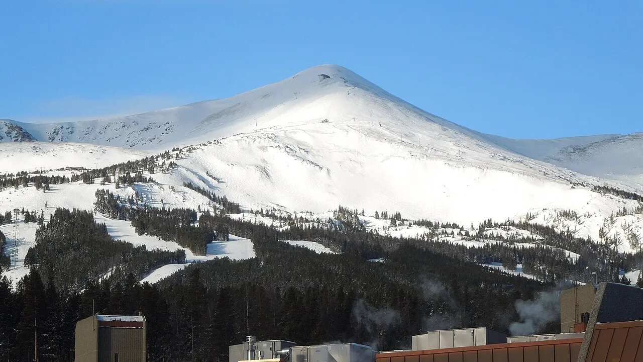 A view of Peak 8 from Quicksilver Super6 at w:Breckenridge Ski Resort .