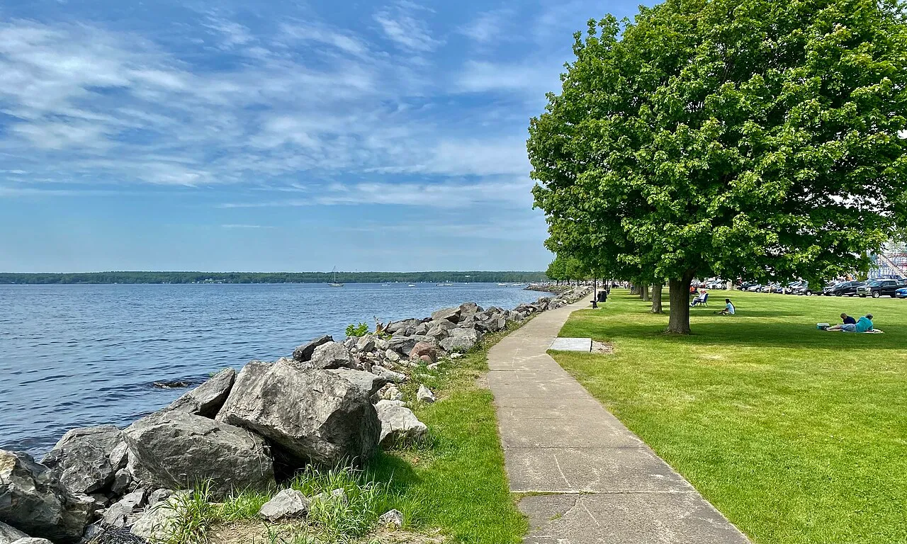 Looking northward along the shore of Oneida Lake at Sunset Park in Sylvan Beach, New York, May 2021.